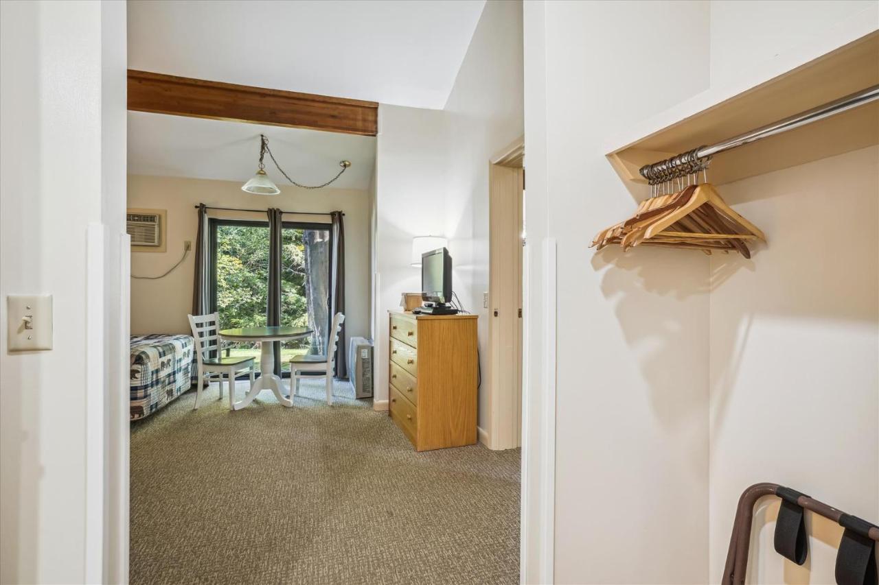  | Cedarbrook Standard Hotel Room 105