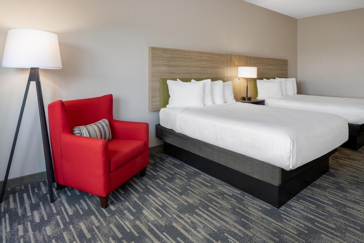 Queen Room with Two Queen Beds - Non-Smoking at Country Inn & Suites by Radisson, Valdosta, GA