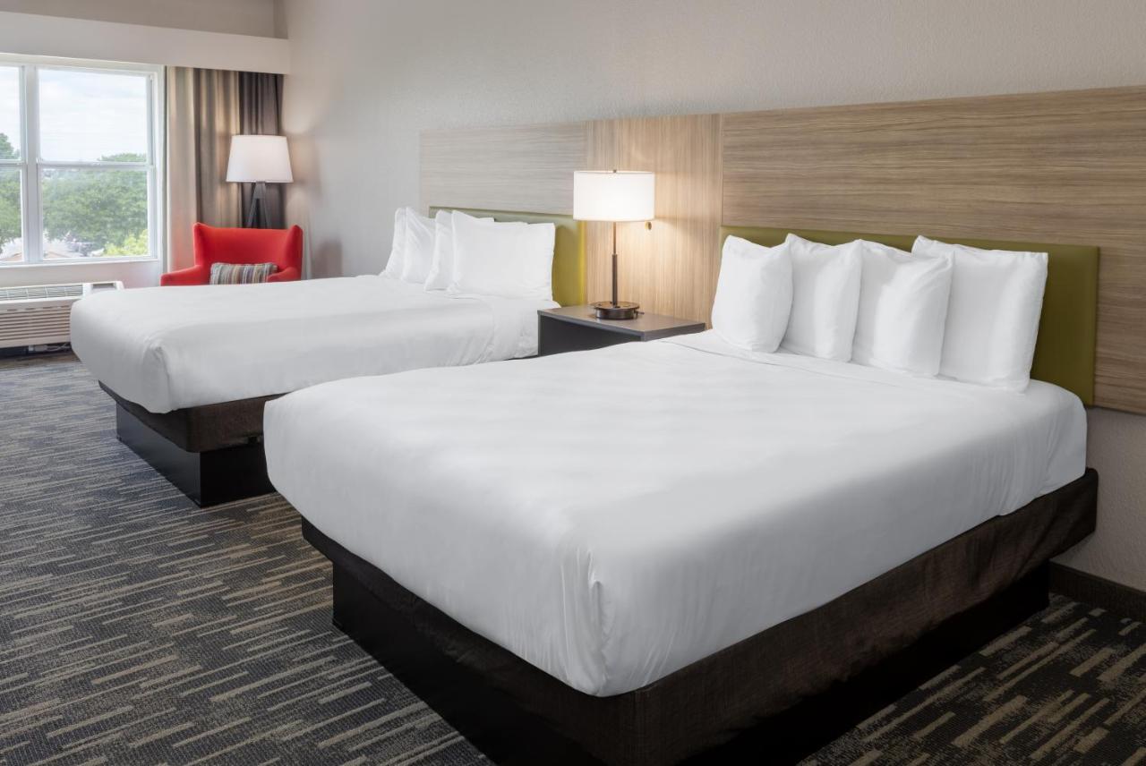 Queen Room with Two Queen Beds - Non-Smoking at Country Inn & Suites by Radisson, Valdosta, GA