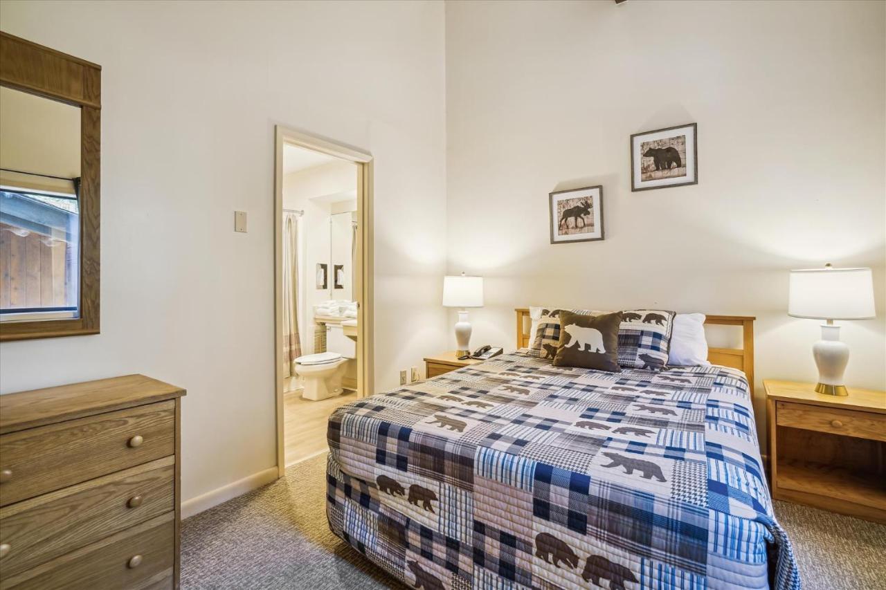 | Cedarbrook Queen Suite 106