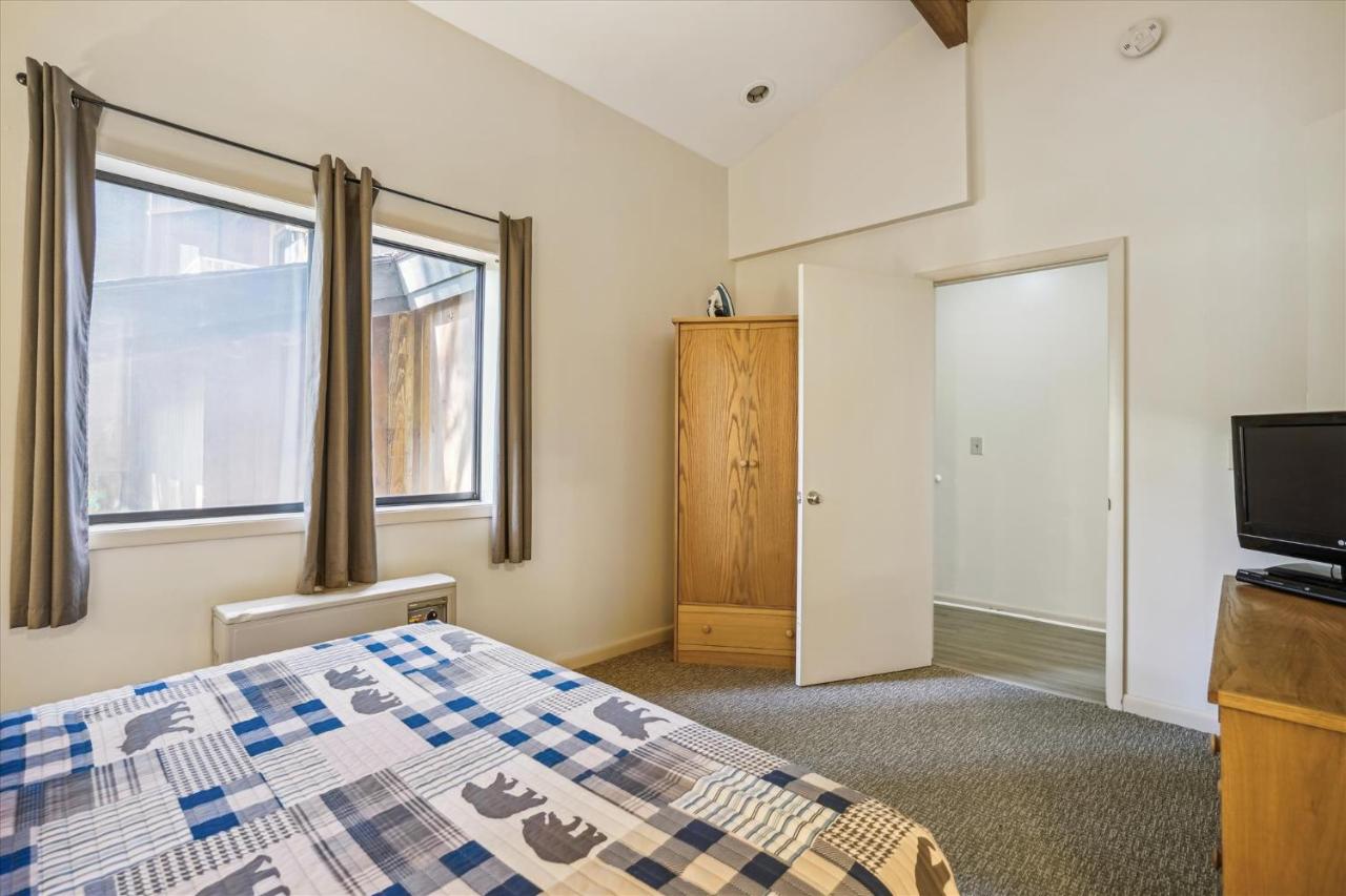  | Cedarbrook Queen Suite 106