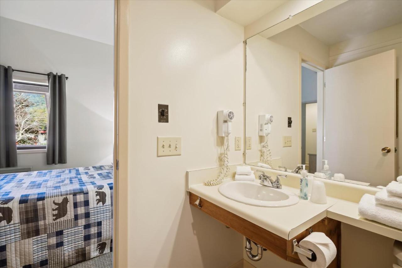 | 21202 Cedarbrook two bedroom Suite