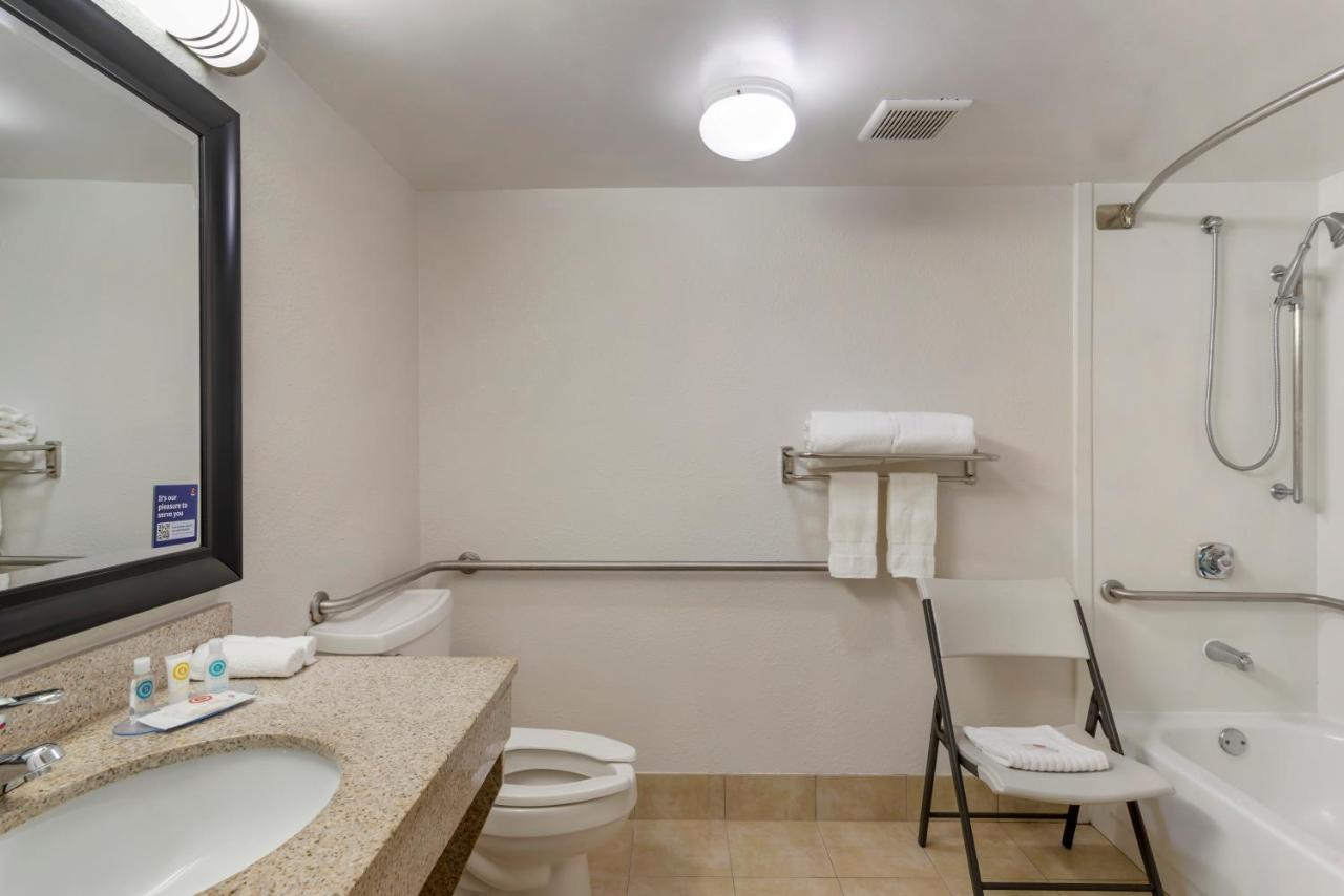 King Room - Non-Smoking at Comfort Inn Alpharetta - Atlanta North