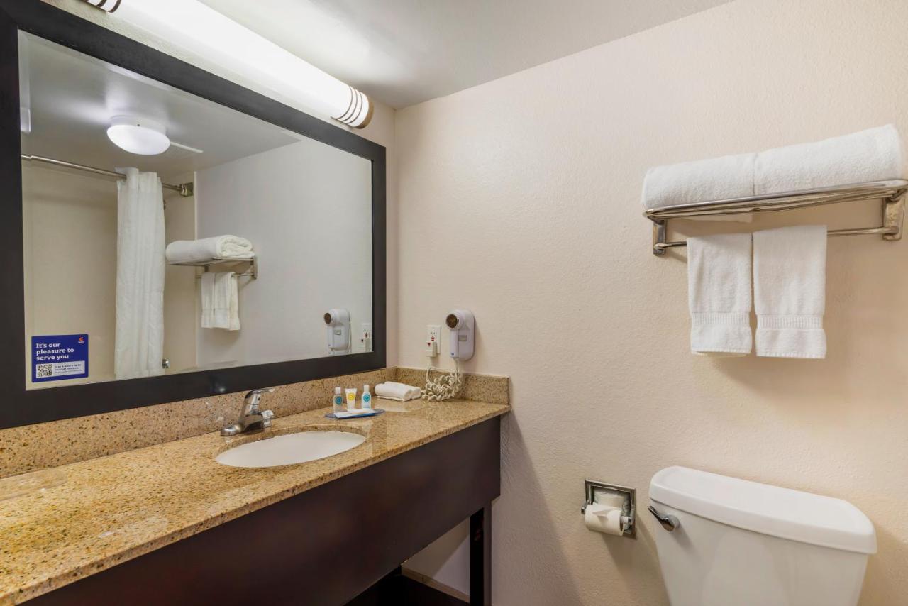 King Room - Mobility Accessible/Non-Smoking at Comfort Inn Alpharetta - Atlanta North