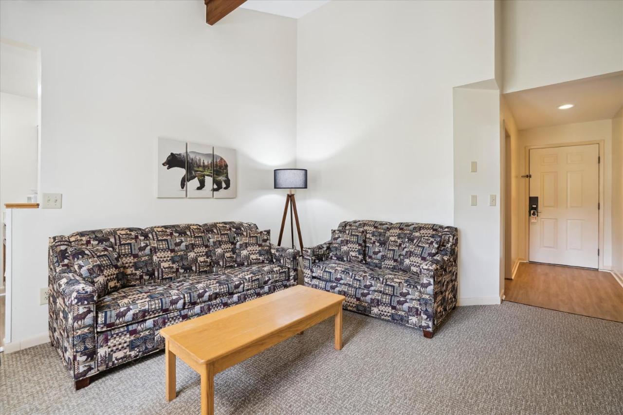 | Cedarbrook Queen Suite 203