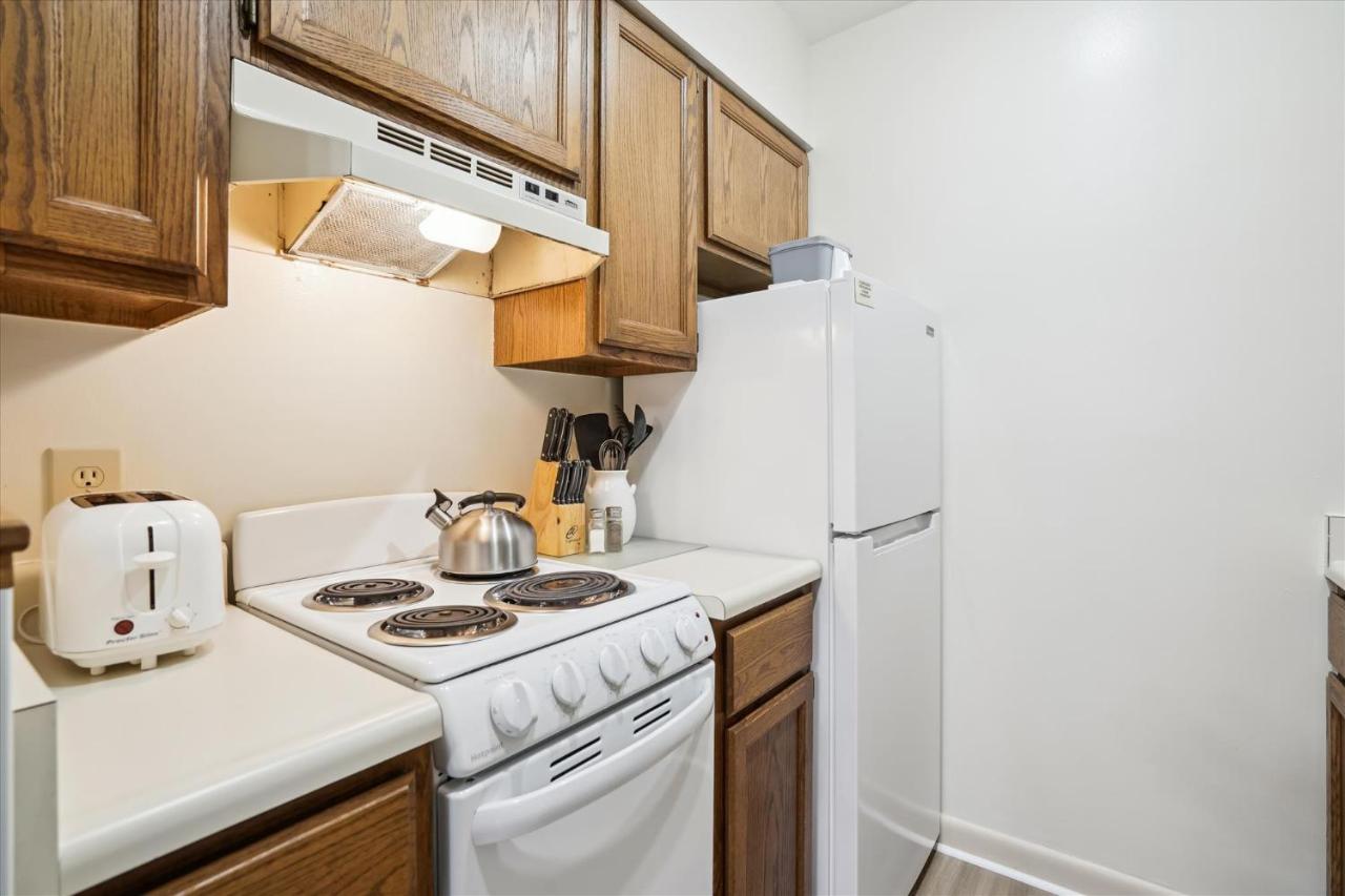 | Cedarbrook Queen Suite 203