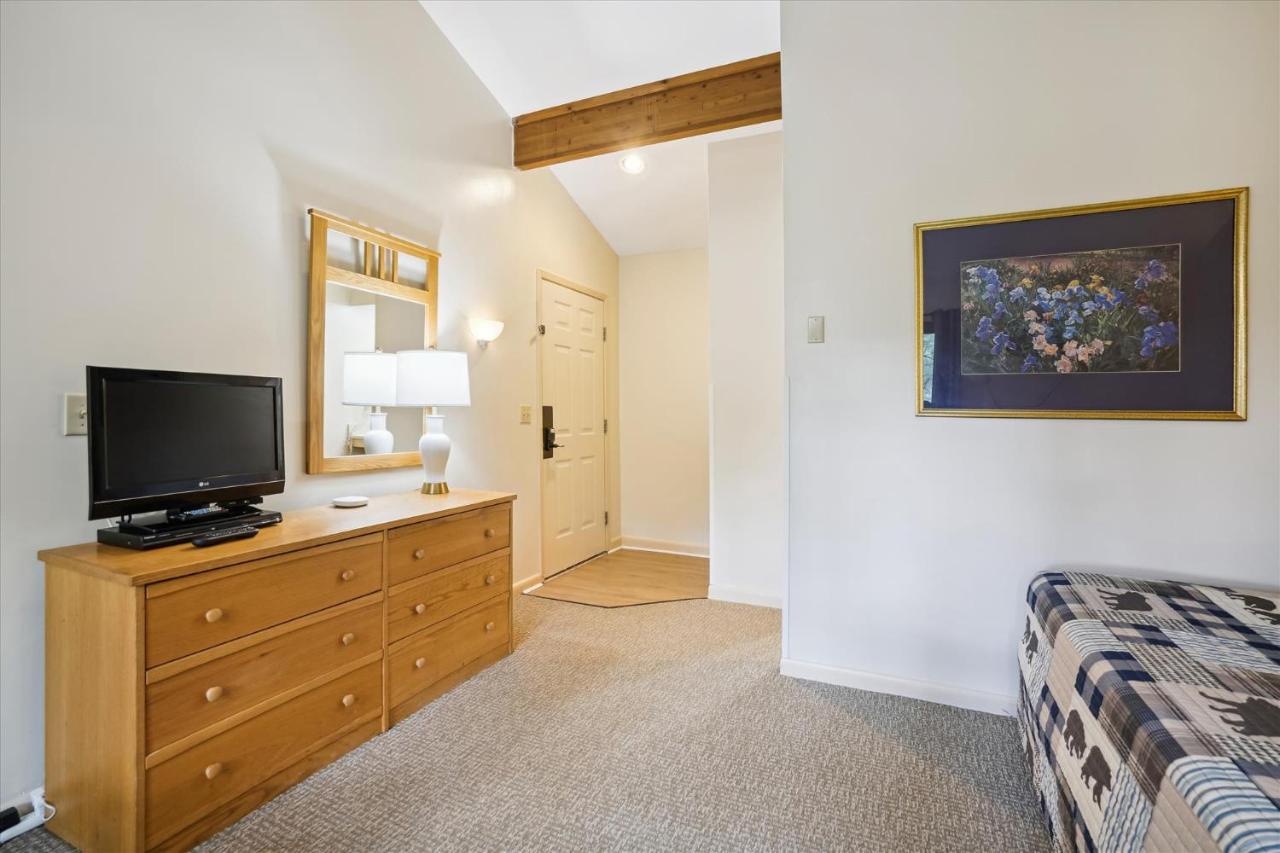 | Cedarbrook Standard Hotel Room 204
