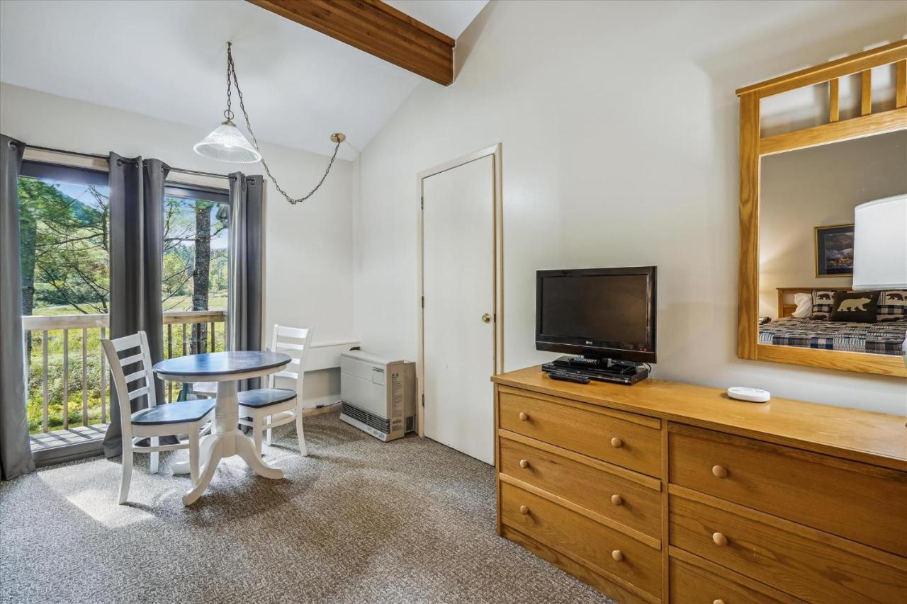 | Cedarbrook Standard Hotel Room 204