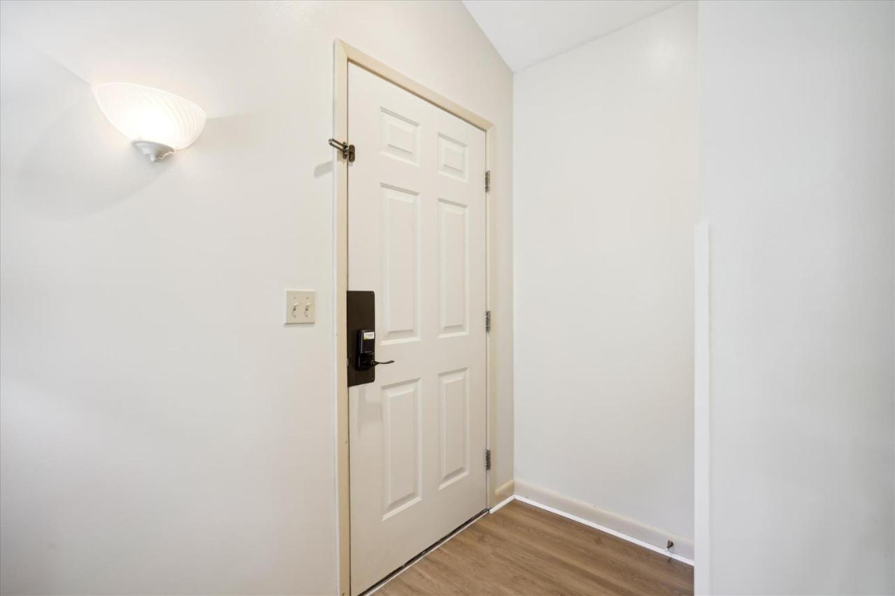 | Cedarbrook Standard Hotel Room 204