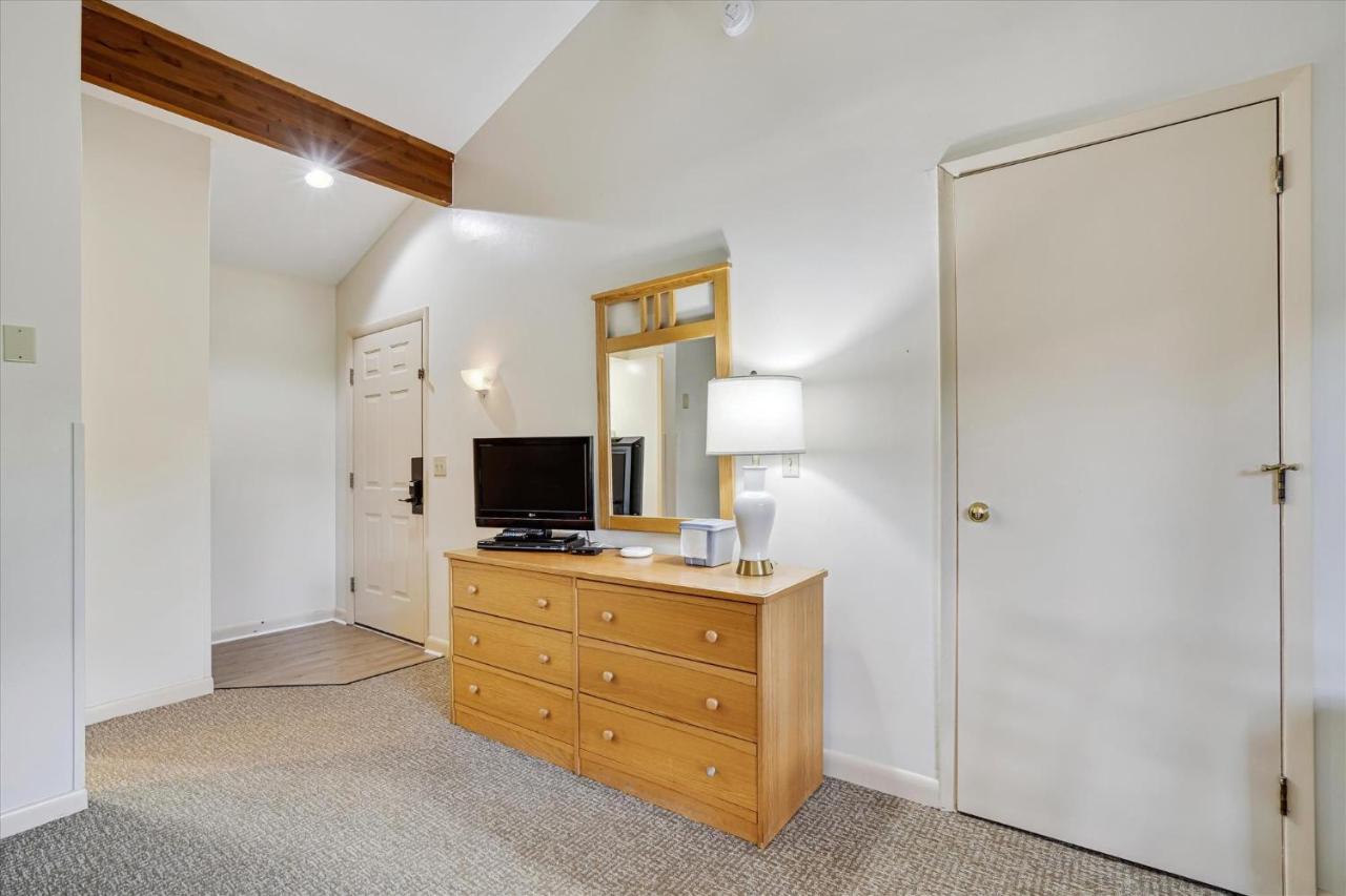 | Cedarbrook Standard Hotel Room 201