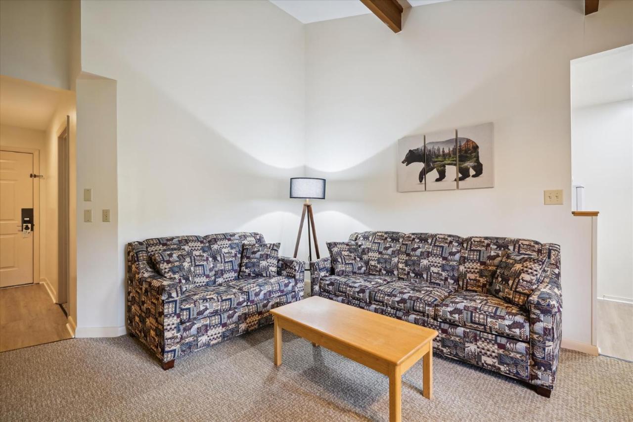| Cedarbrook Queen Suite 202