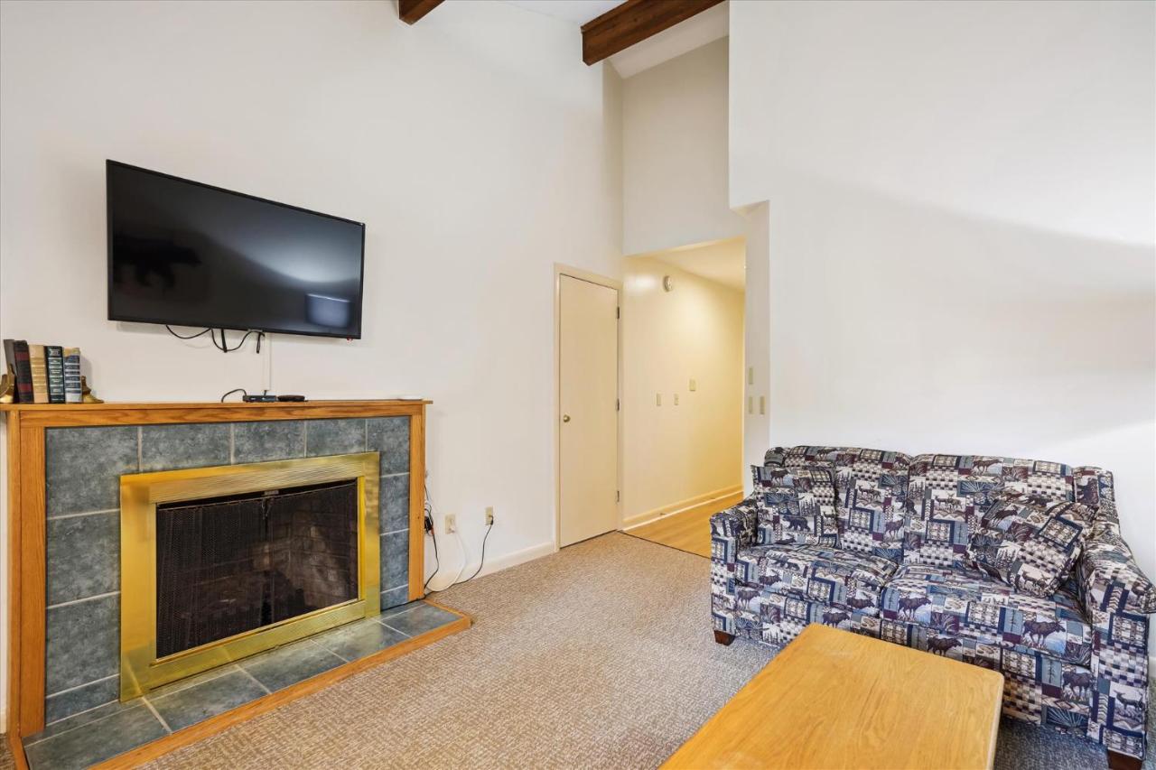 | Cedarbrook Queen Suite 202