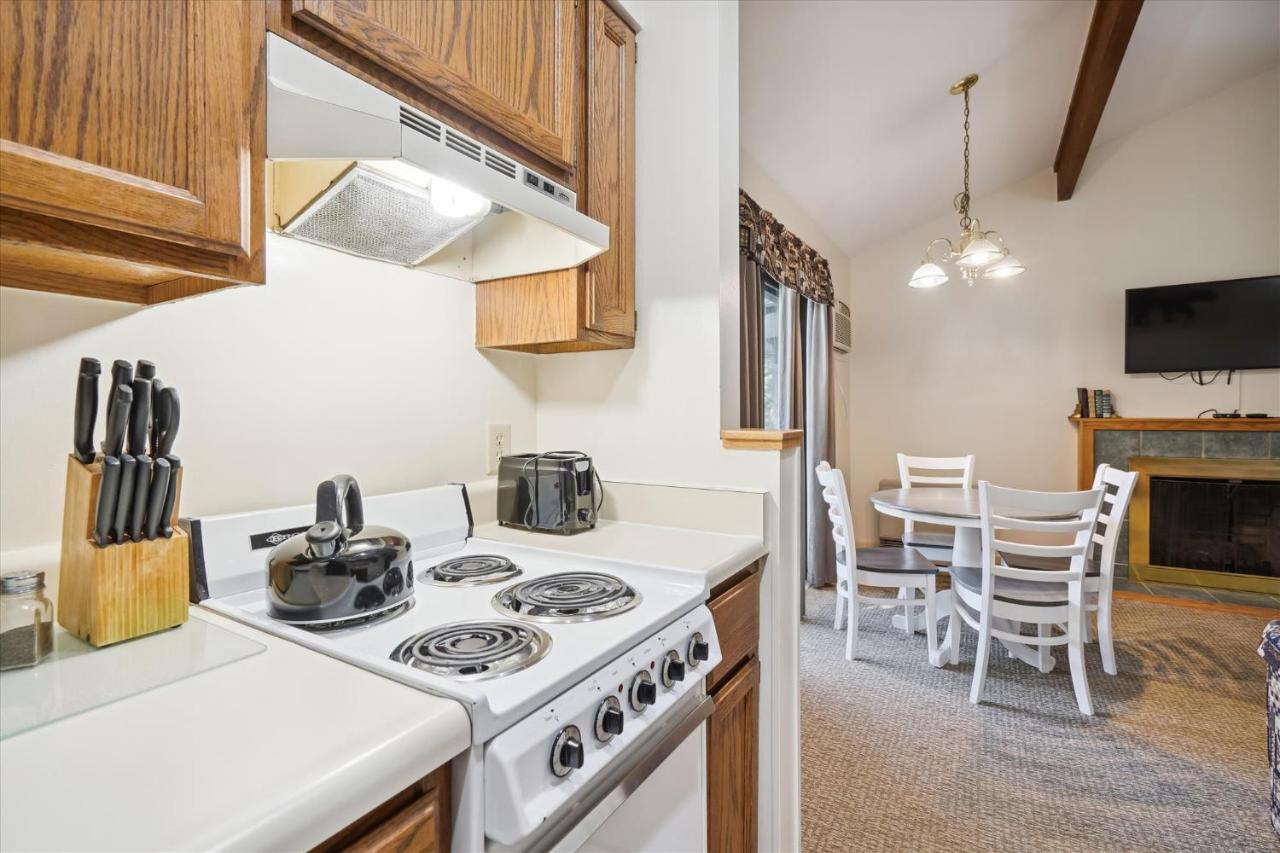 | Cedarbrook Queen Suite 202