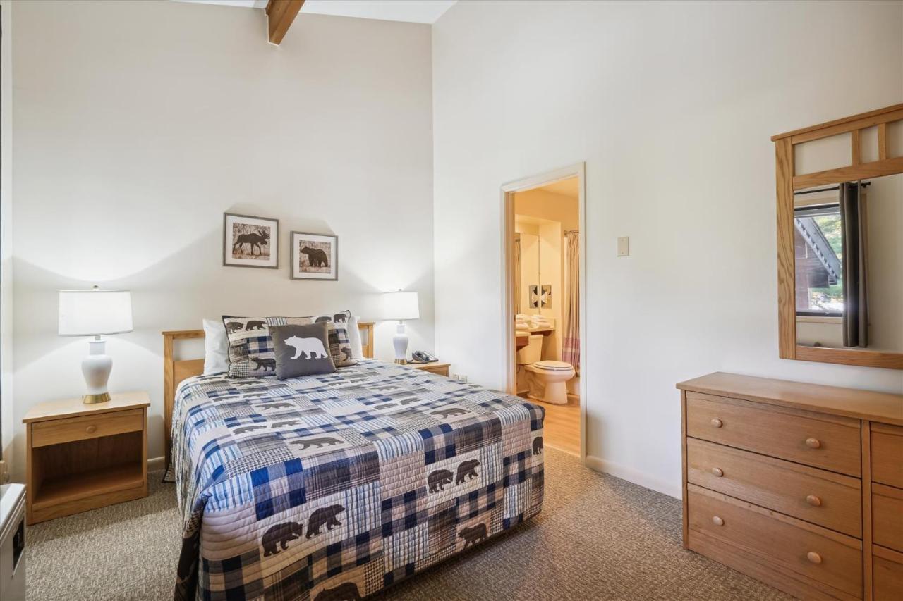 | Cedarbrook Queen Suite 202