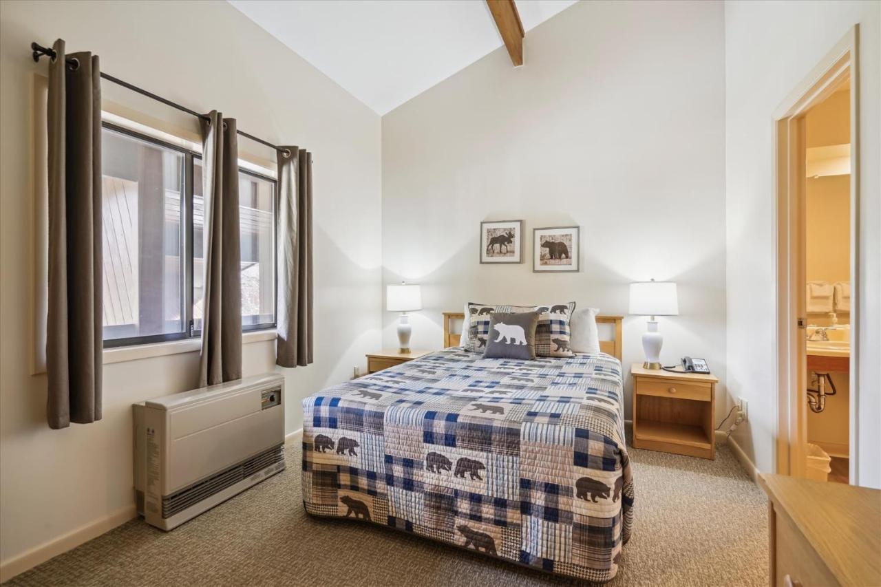| Cedarbrook Queen Suite 202
