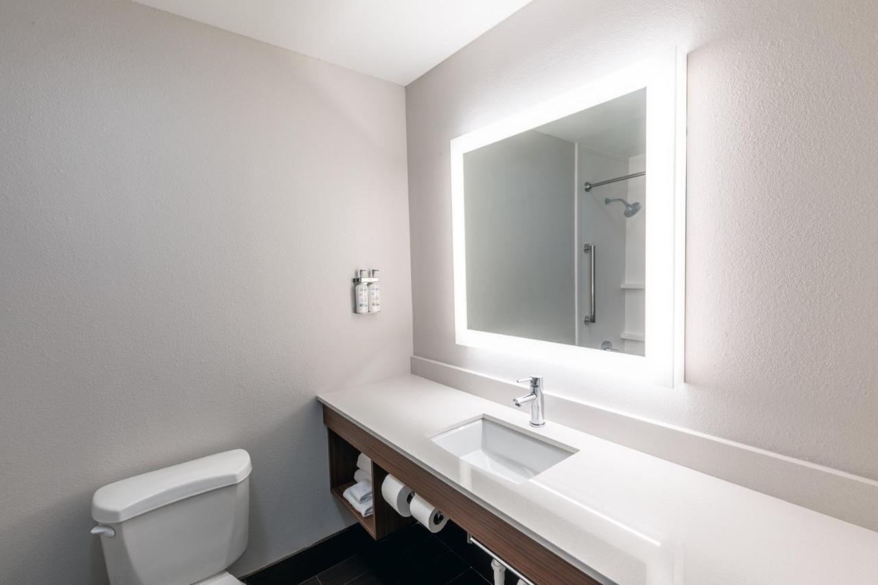 King Room with Disability Accessible Tub - Non-Smoking at Holiday Inn Express & Suites Sulphur (Lake Charles) by IHG