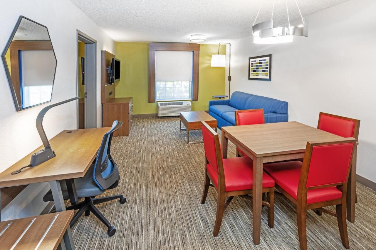 King Suite - Non-Smoking at Holiday Inn Express & Suites Sulphur (Lake Charles) by IHG