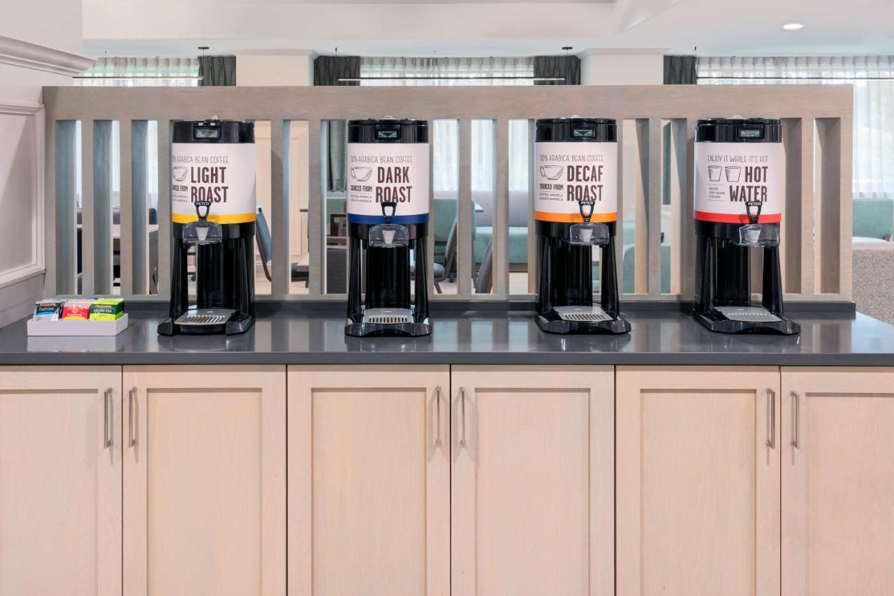 | Hampton Inn Hartford Airport