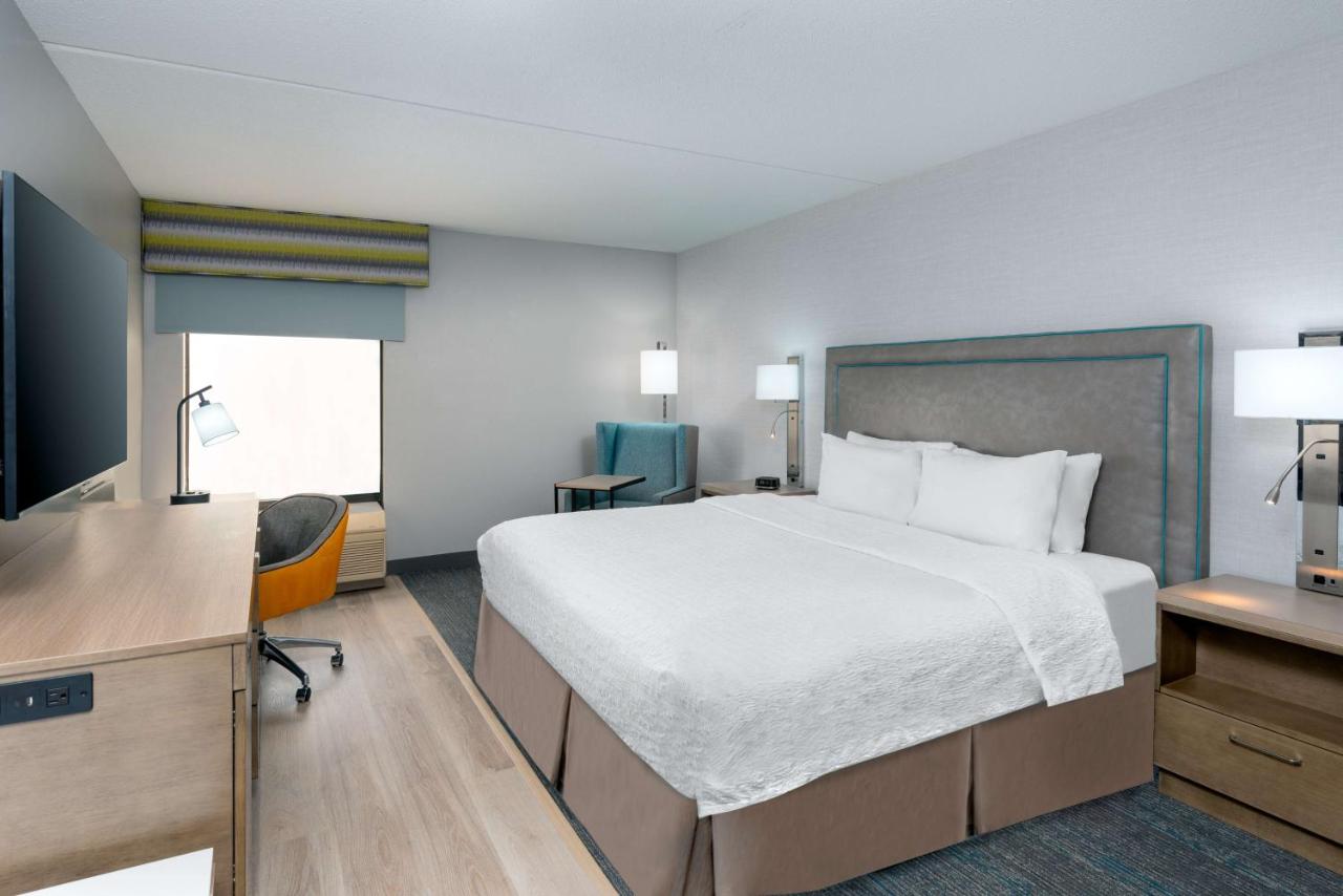 | Hampton Inn Hartford Airport