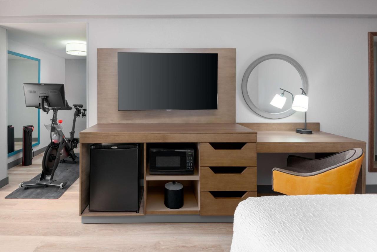 | Hampton Inn Hartford Airport