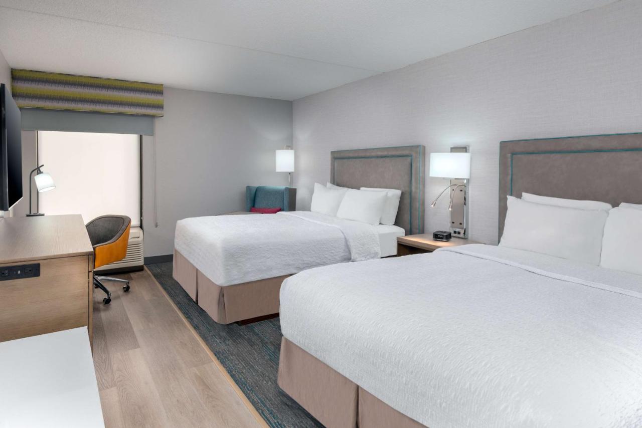 | Hampton Inn Hartford Airport