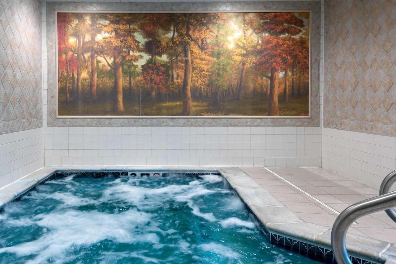 | Hampton Inn Hartford Airport
