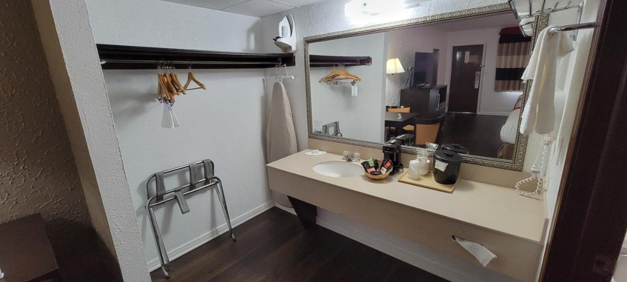 Queen Room with Two Queen Beds - Pet Friendly/Non-Smoking at Ramada by Wyndham Mountain Home