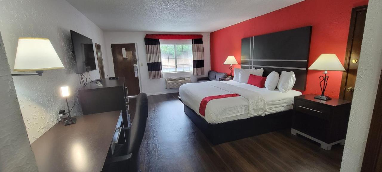 King Room - Pet Friendly/Non-Smoking at Ramada by Wyndham Mountain Home