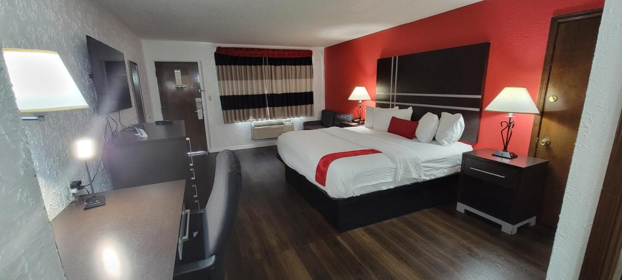 King Room - Pet Friendly/Non-Smoking at Ramada by Wyndham Mountain Home