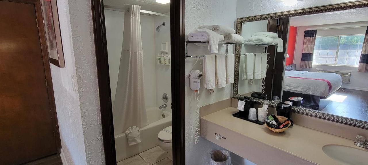 King Room - Pet Friendly/Non-Smoking at Ramada by Wyndham Mountain Home