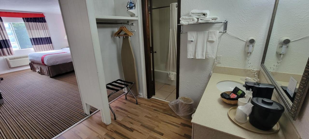 King Room - Second Floor/Non-Smoking at Ramada by Wyndham Mountain Home