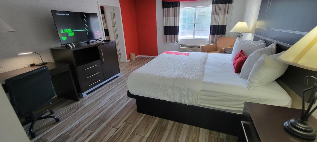 King Studio Suite - Non-Smoking at Ramada by Wyndham Mountain Home