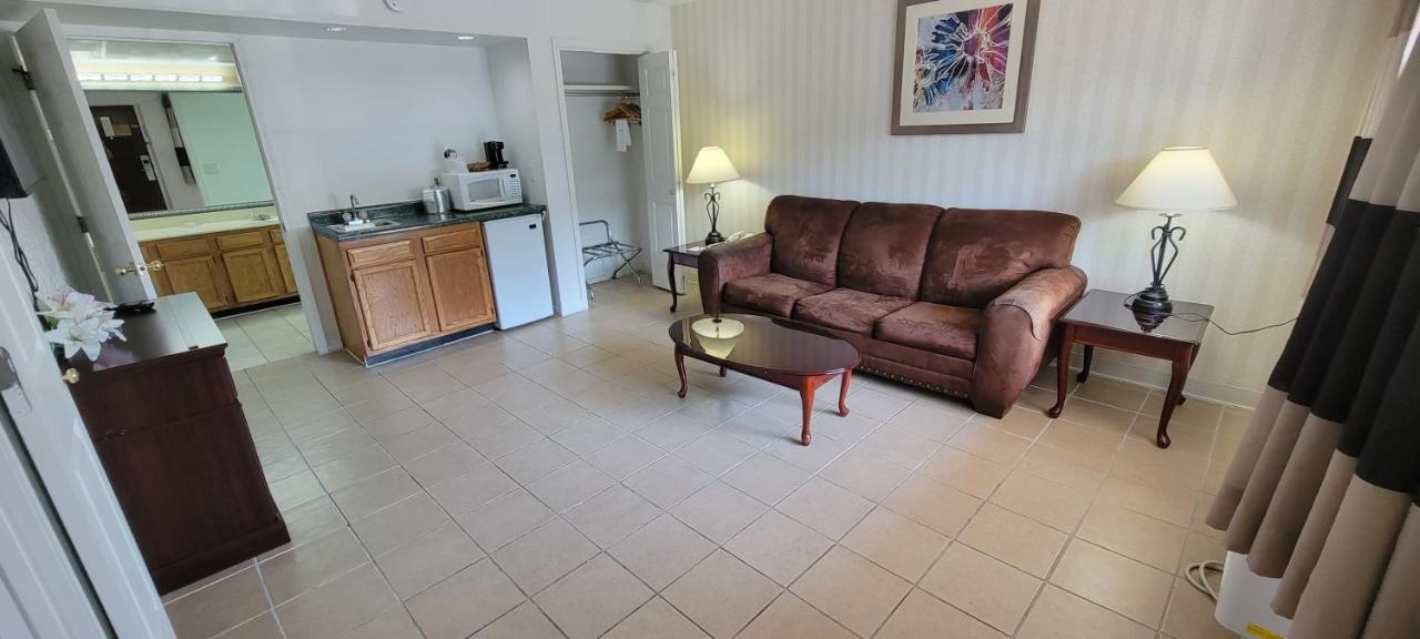 King Studio Suite - Non-Smoking at Ramada by Wyndham Mountain Home