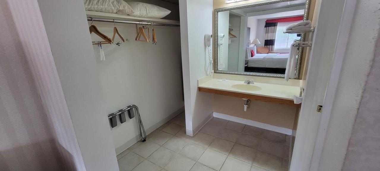 King Studio Suite - Non-Smoking at Ramada by Wyndham Mountain Home