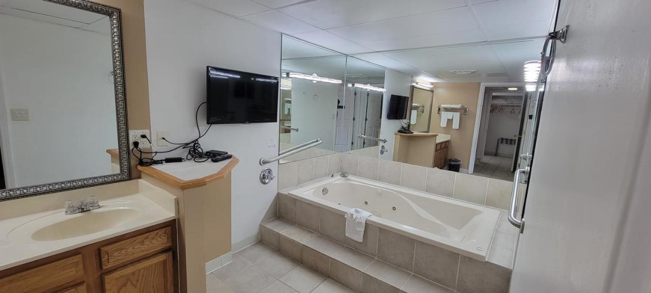 King Studio Suite - Non-Smoking at Ramada by Wyndham Mountain Home