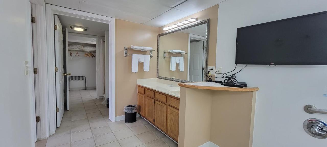 King Studio Suite - Non-Smoking at Ramada by Wyndham Mountain Home
