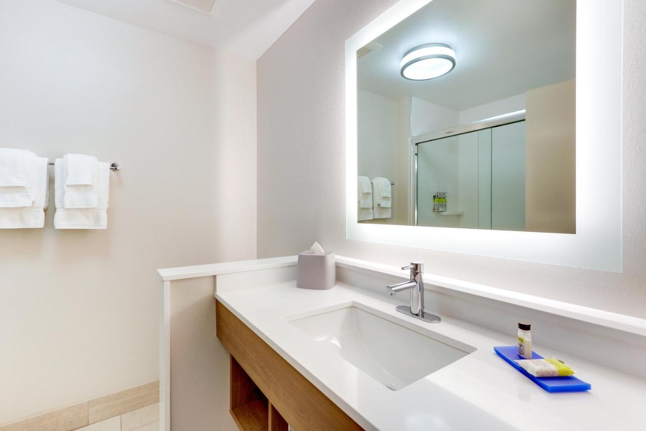 King Room - Mobility Access Tub - Non-Smoking at Holiday Inn Express & Suites Middletown - Goshen by IHG