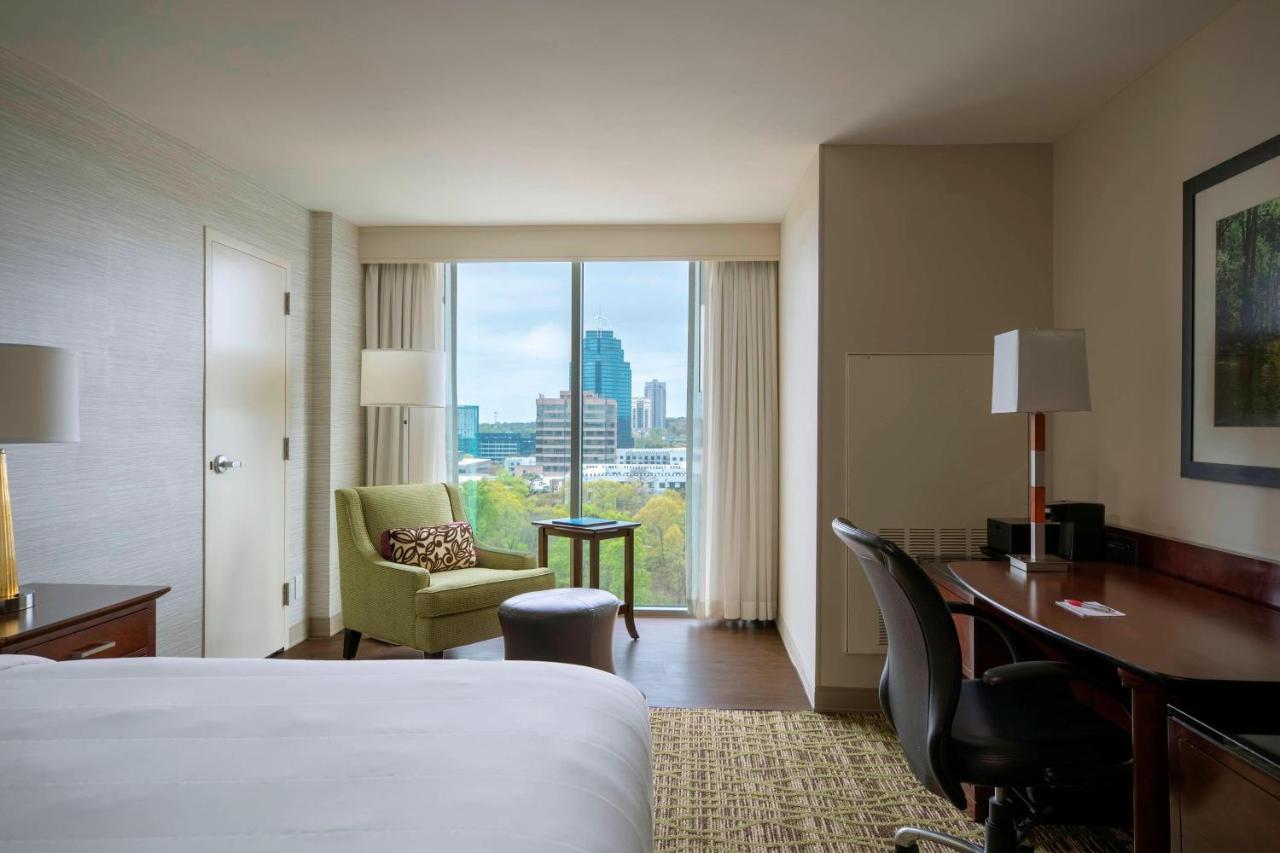 Guest Room, 1 King at Atlanta Marriott Perimeter Center