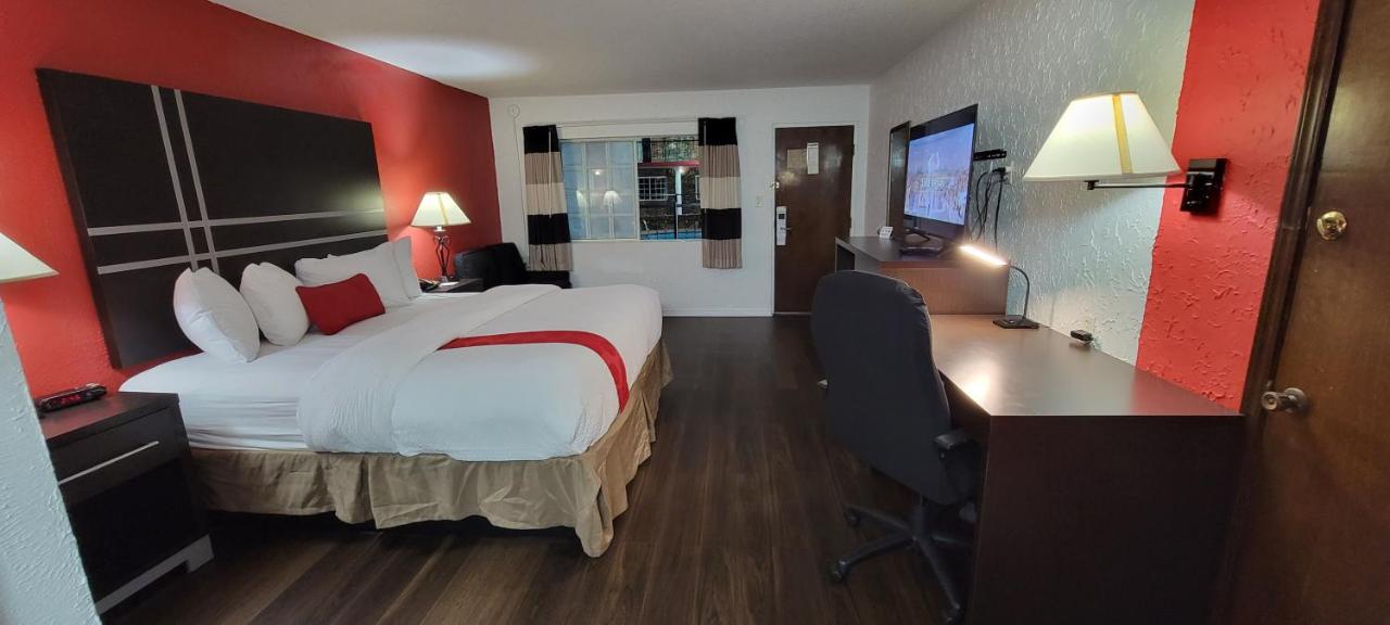 1 King Bed, Pool Access, Non-Smoking at Ramada by Wyndham Mountain Home