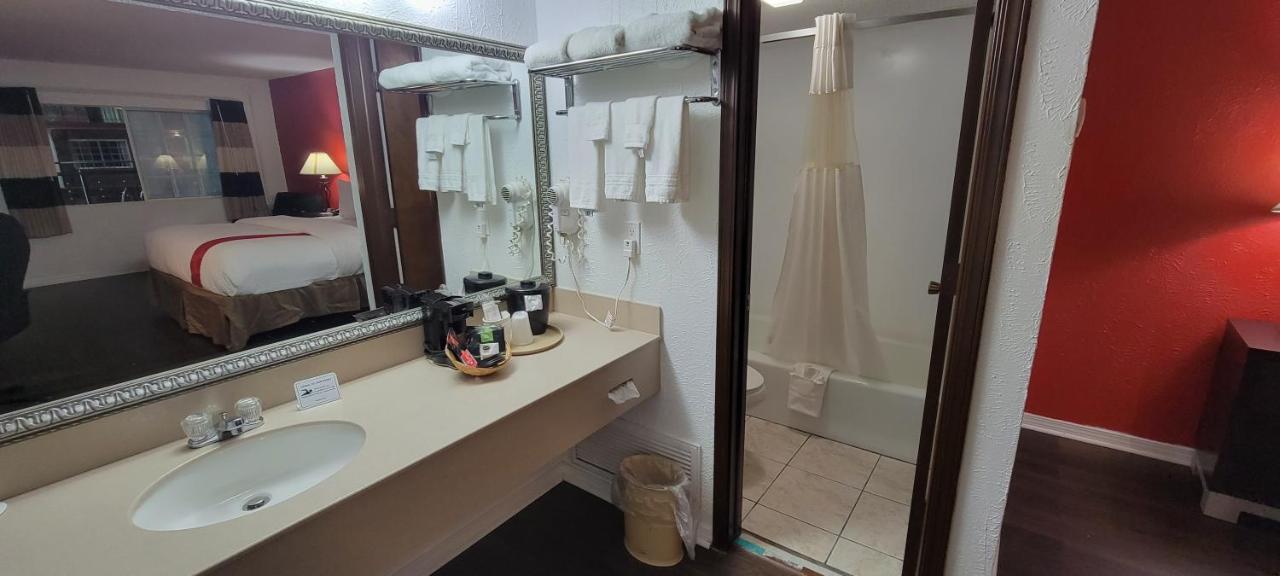 1 King Bed, Pool Access, Non-Smoking at Ramada by Wyndham Mountain Home