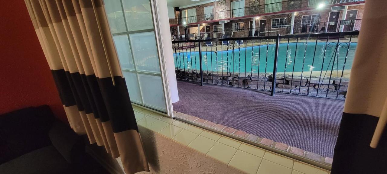 1 King Bed, Pool Access, Non-Smoking at Ramada by Wyndham Mountain Home