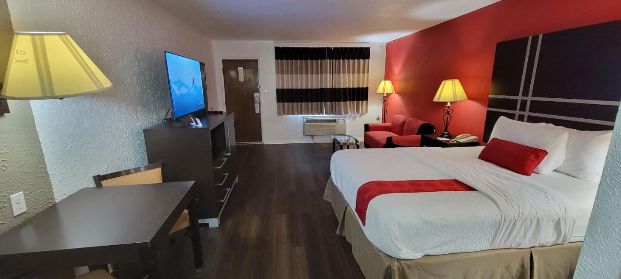 Queen Room - Pet Friendly/Non-Smoking at Ramada by Wyndham Mountain Home