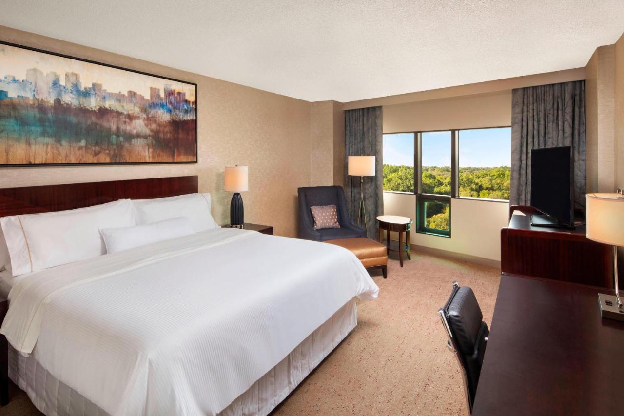 Executive, Guest room, 1 King, Sofa bed at The Westin Southfield Detroit