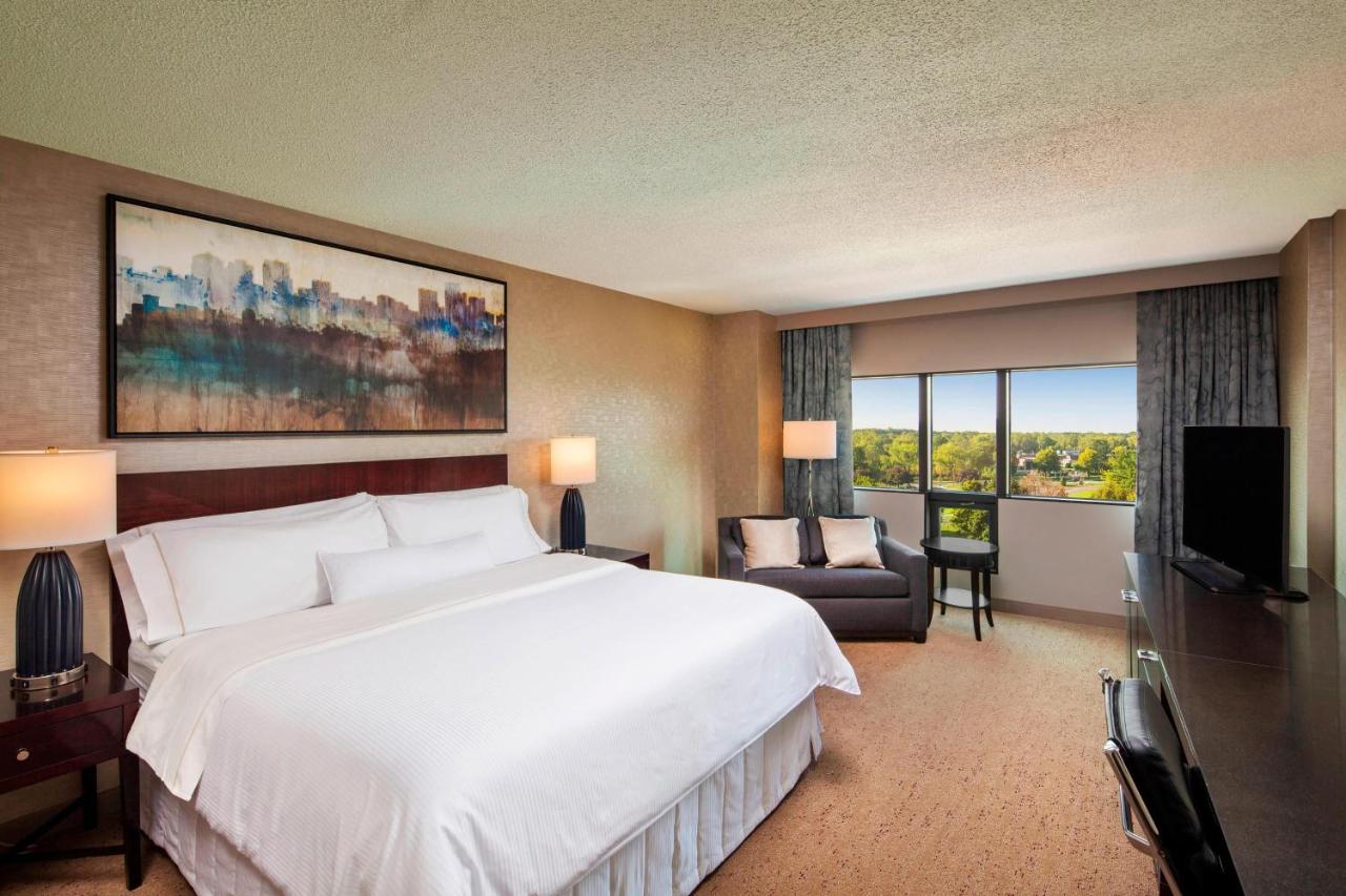 Executive, Guest room, 1 King, Sofa bed at The Westin Southfield Detroit