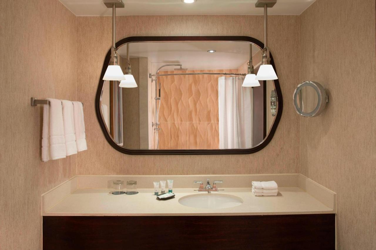 Executive, Guest room, 2 Double beds at The Westin Southfield Detroit