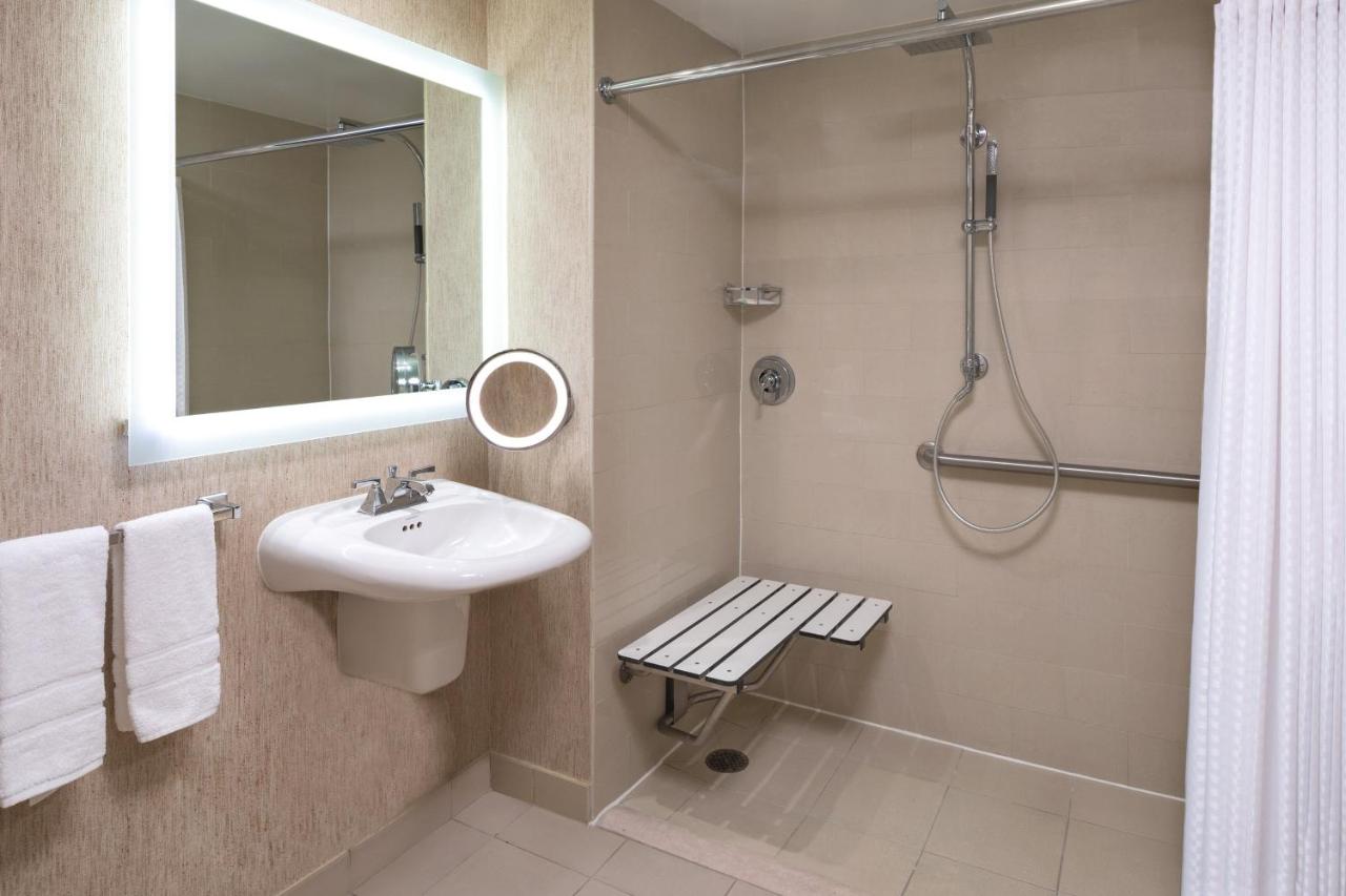 Executive, Guest room, 1 King, Sofa bed at The Westin Southfield Detroit