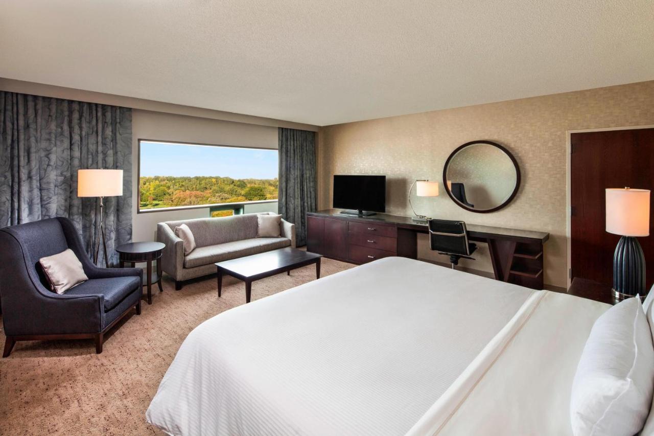 Junior Suite, 1 King at The Westin Southfield Detroit
