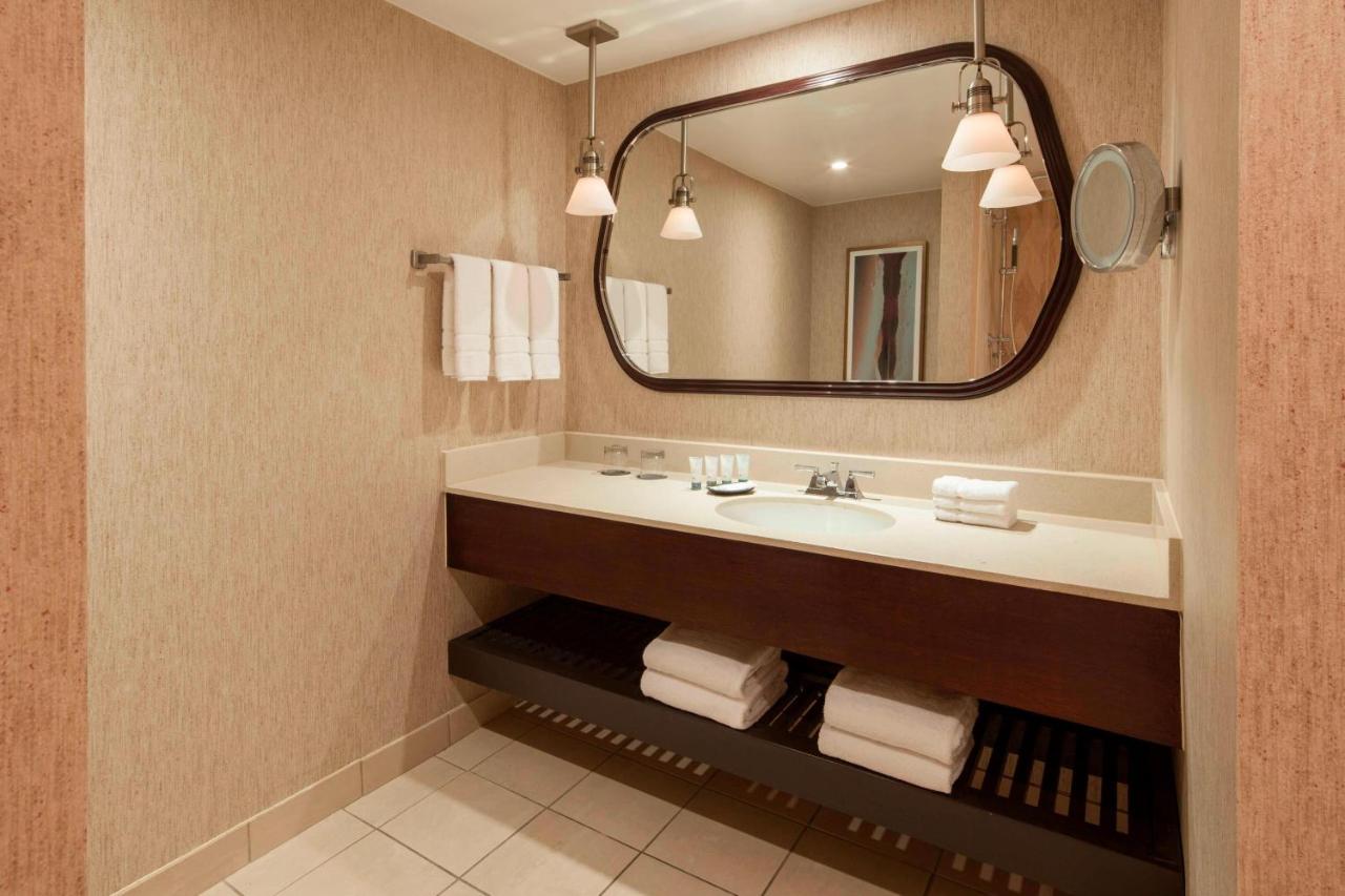 Junior Suite, 1 King at The Westin Southfield Detroit