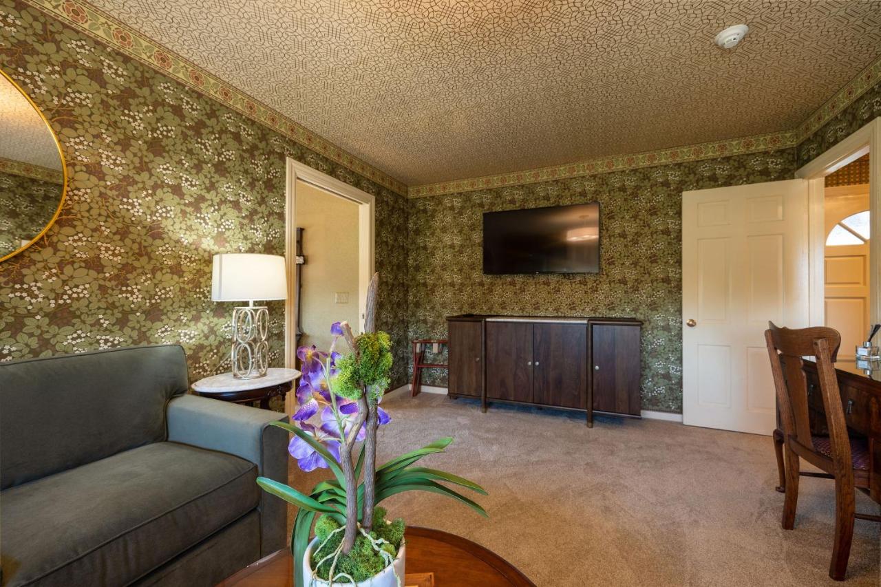 | Mill Rose Inn