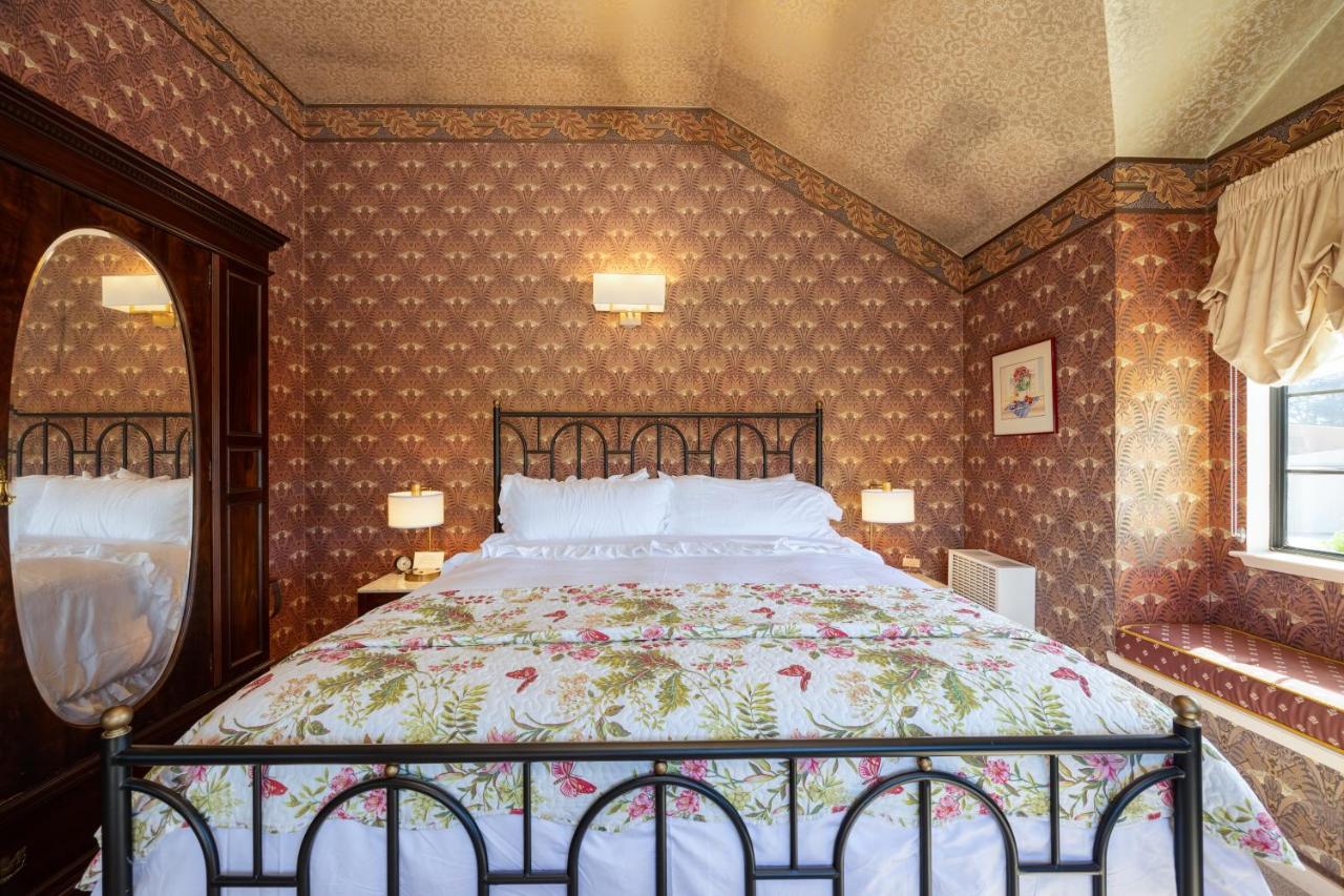| Mill Rose Inn